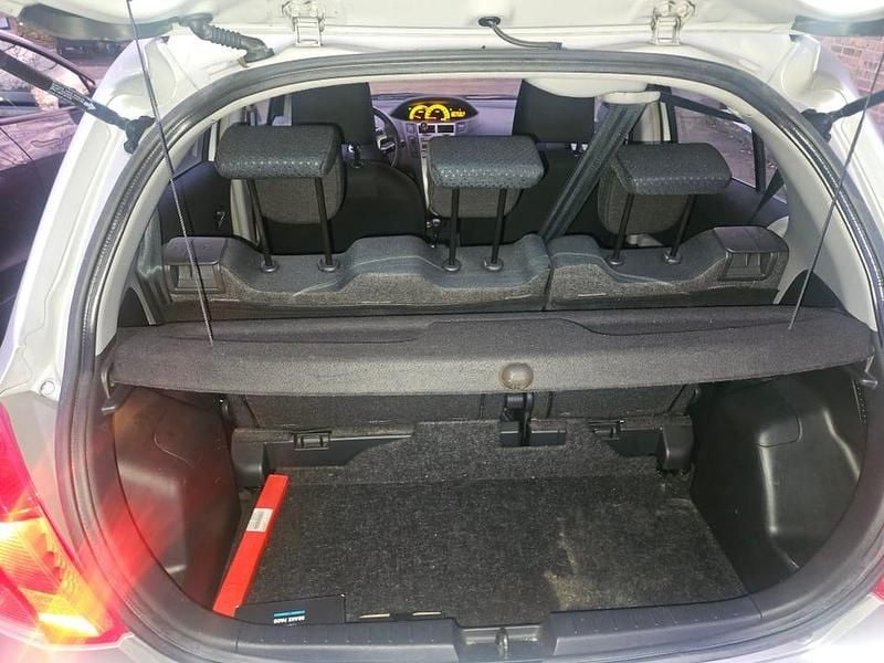 Begagnad 2010 Toyota Yaris Halvkombi | 72 000 kr (Marknadspris) - Bild 1/4