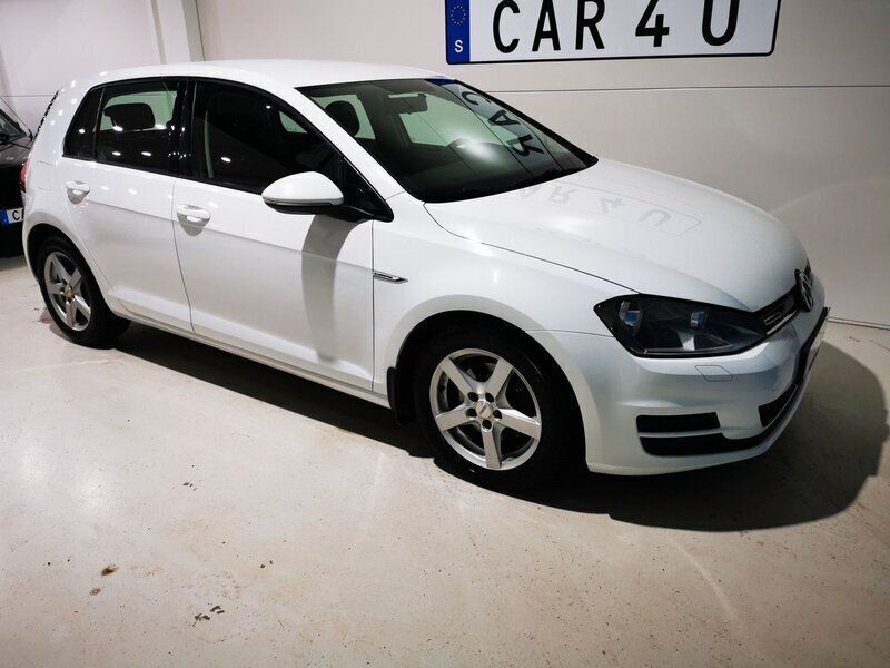 Vit Begagnad 2014 VW Golf VII Halvkombi | 85 900 kr (Bra pris) - Bild 1/4