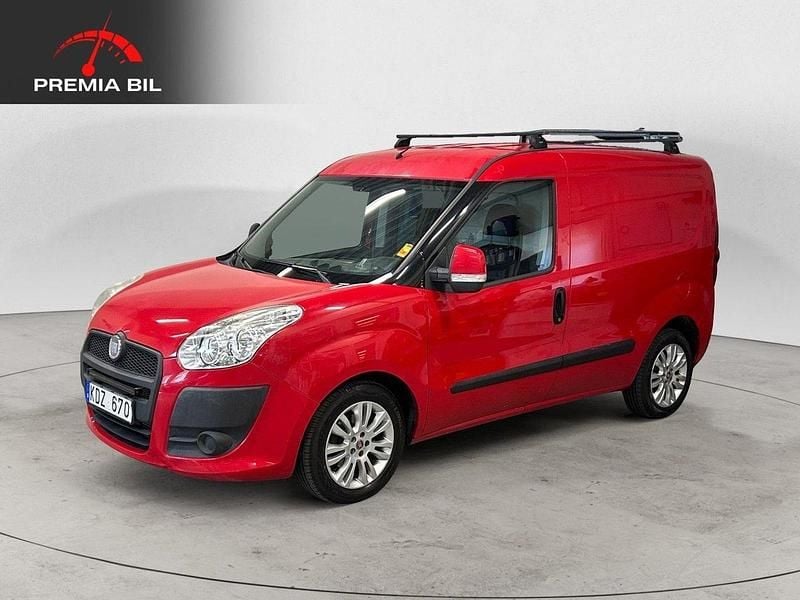 Röd Begagnad 2012 Fiat Doblò Minibuss | 44 900 kr (Marknadspris) - Bild 1/4