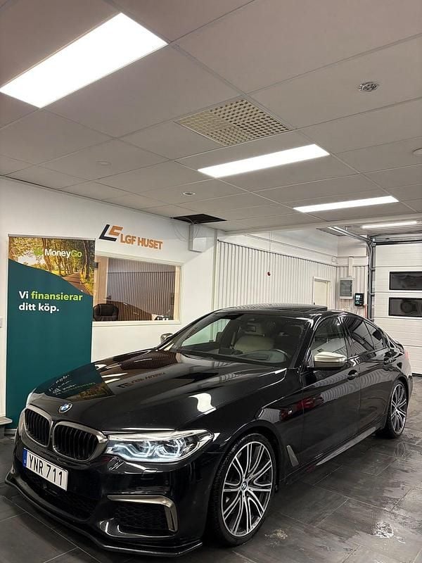 Begagnad BMW M550 462 HK (339 kW) 2017 Svart Sedan