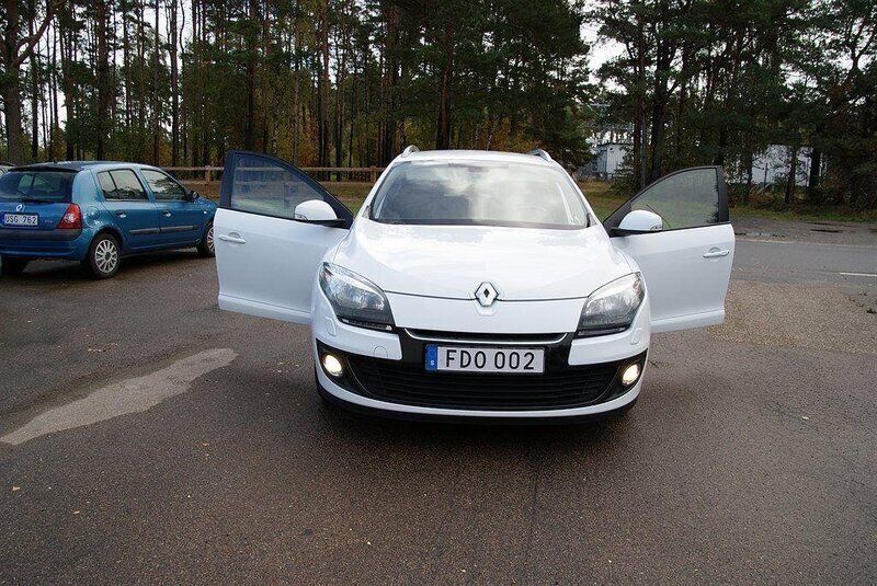 Vit Begagnad 2012 Renault Mégane GrandTour Kombi | 85 000 kr (Dyr) - Bild 1/4