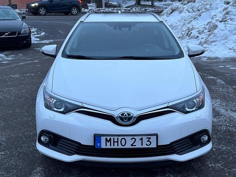 Begagnad Toyota Auris Touring Sports Active 136 HK (100 kW) 2016 Vit Kombi