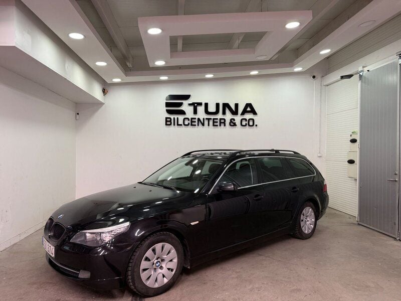 Svart Begagnad 2008 BMW 523 Kombi | 74 900 kr (Marknadspris) - Bild 1/4