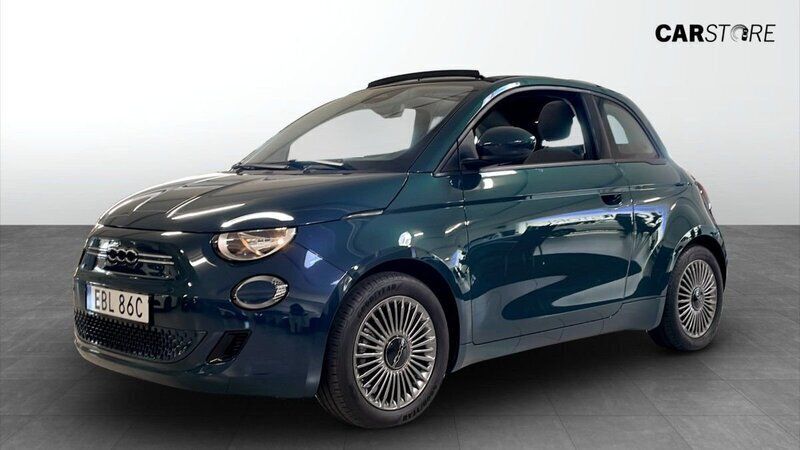 Grön (green) Begagnad 2022 Fiat 500e Halvkombi | 224 900 kr (Lite dyr) - Bild 1/4