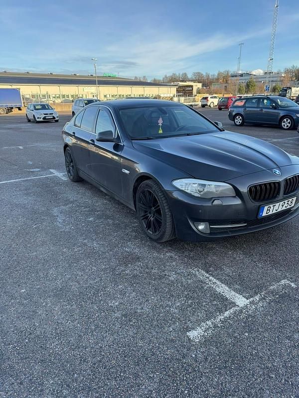 Begagnad 2010 BMW 525 Sedan | 80 000 kr (Marknadspris) - Bild 1/4