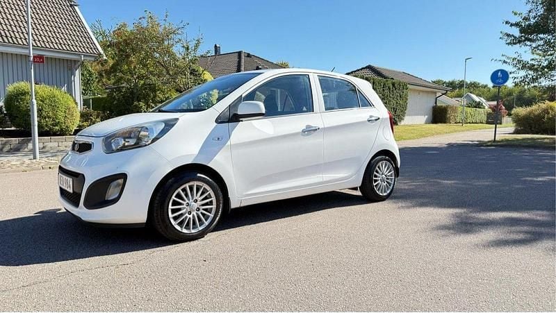 Vit Begagnad 2013 Kia Picanto Halvkombi | 49 000 kr (Lite dyr) - Bild 1/4