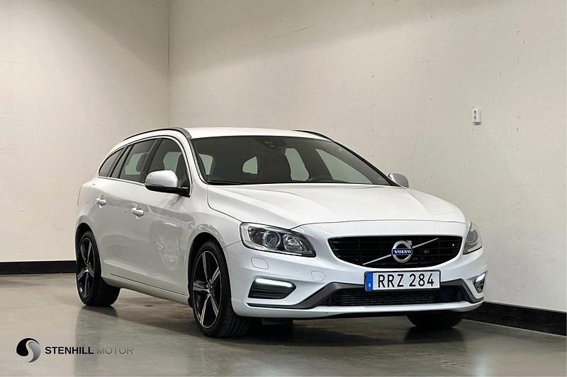 Vit Begagnad 2017 Volvo V60 R-Design Kombi | 189 900 kr (Lite dyr) - Bild 1/4