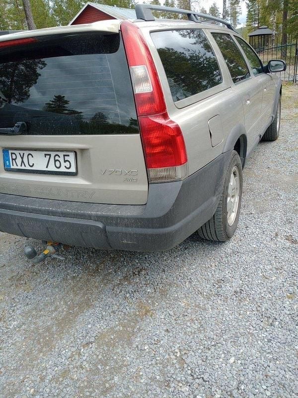 Brun Begagnad 2001 Volvo XC70 SUV | 22 000 kr (Marknadspris) - Bild 1/3