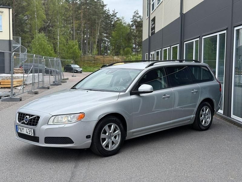 Ljusgrå (grå) Begagnad 2012 Volvo V70 Kombi | 84 900 kr (Marknadspris) - Bild 1/4