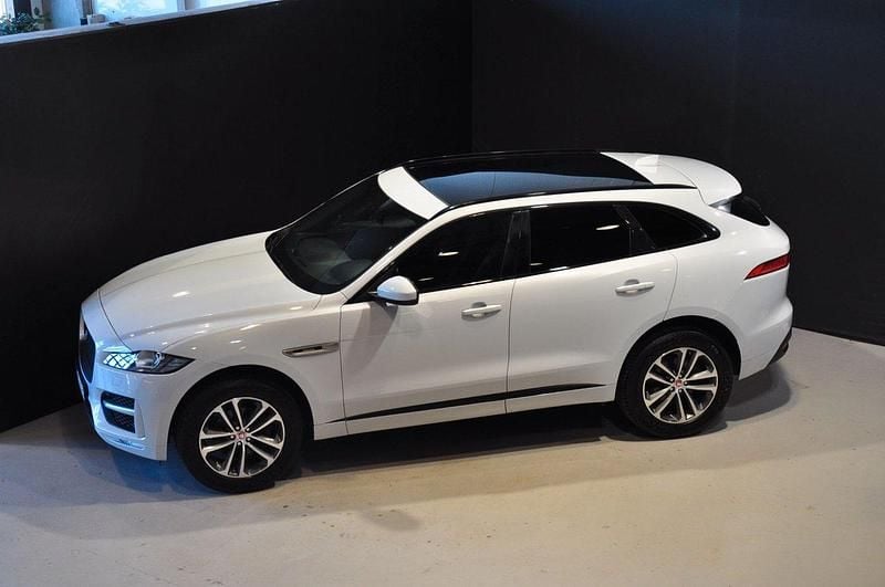 Vit Begagnad 2017 Jaguar F-Pace R-Sport SUV | 279 000 kr (Marknadspris) - Bild 1/4