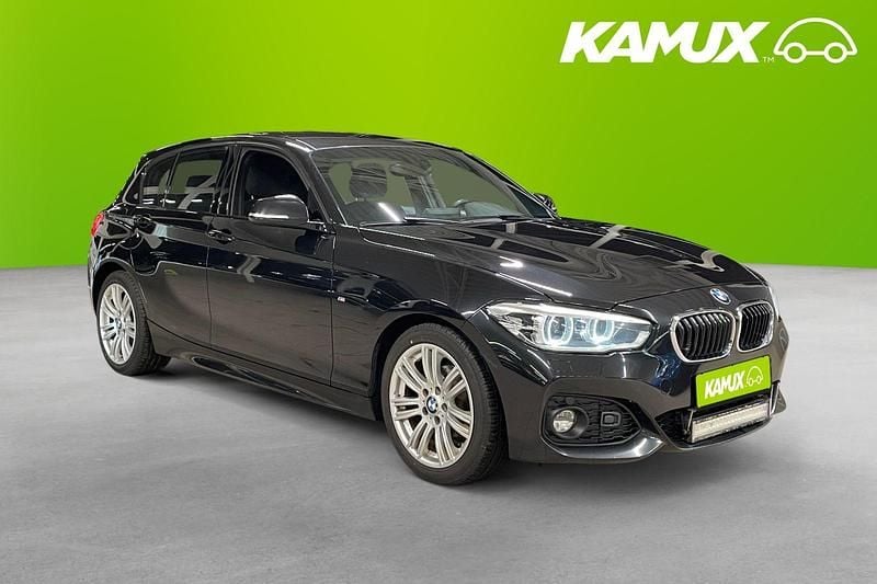 Svart Begagnad 2017 BMW 118 M Sport Halvkombi | 144 800 kr (Marknadspris) - Bild 1/4