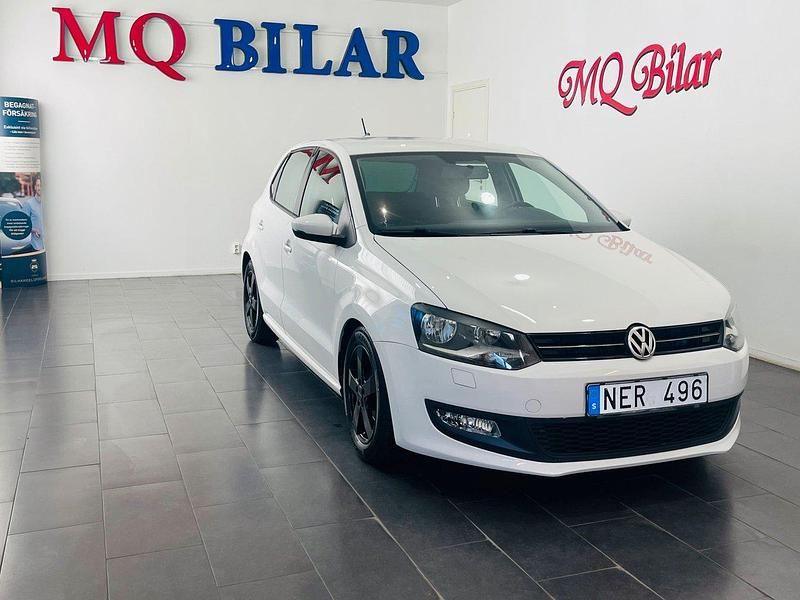 Vit Begagnad 2012 VW Polo Halvkombi | 69 900 kr (Marknadspris) - Bild 1/4