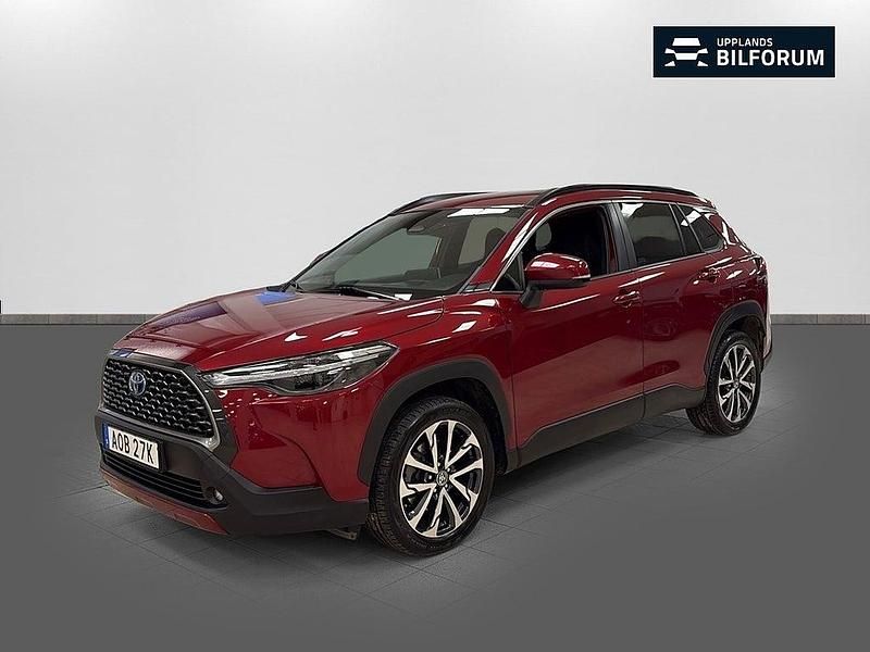 Begagnad Toyota Corolla Cross Executive 197 HK (144 kW) 2023 Röd SUV
