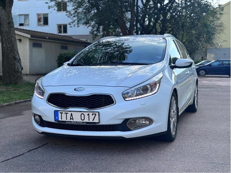 Vit Begagnad 2013 Kia Ceed Sportswagon Comfort Kombi | 58 000 kr (Marknadspris) - Bild 1/4