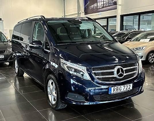 Begagnad Mercedes V250 Avantgarde 190 HK (139 kW) 2015 Mörkblå Minibuss