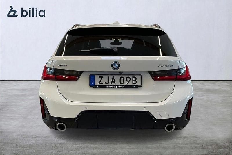 Begagnad BMW 330 M Sport 292 HK (214 kW) 2023 Vit Kombi