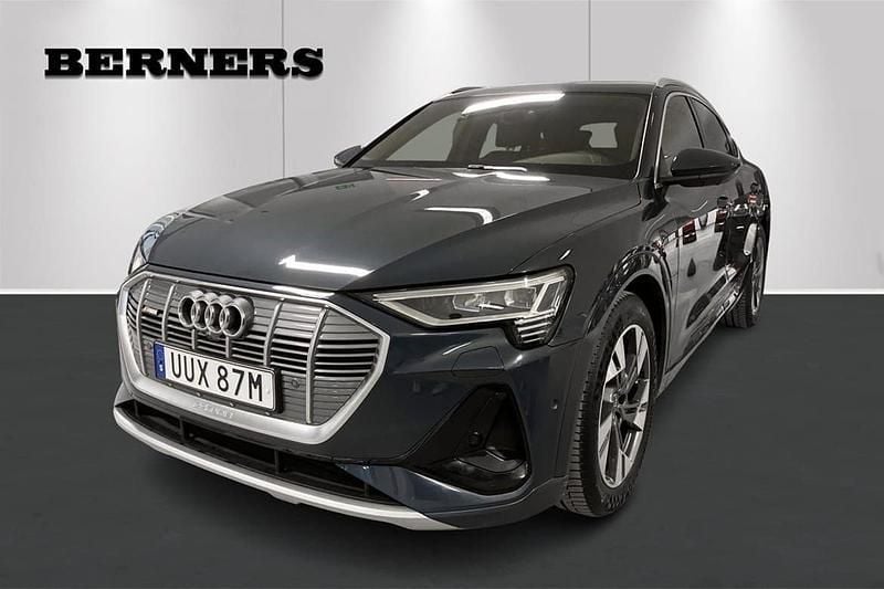 Blå Begagnad 2021 Audi e-tron Sportback Advanced SUV | 409 900 kr (Superpris) - Bild 1/4