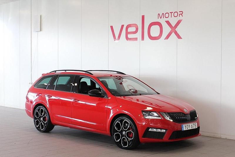 Röd Begagnad 2017 Skoda Octavia RS Kombi | 179 900 kr (Lite dyr) - Bild 1/4