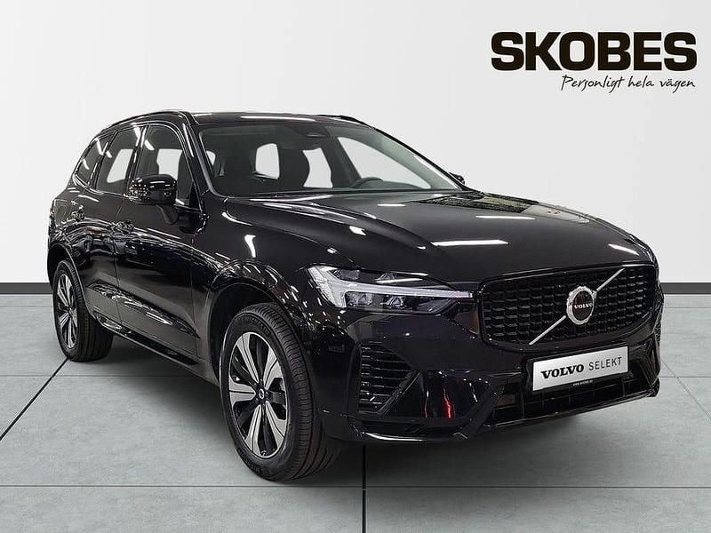 Svart Begagnad 2025 Volvo XC60 Plus SUV | 569 100 kr (Lite dyr) - Bild 1/4