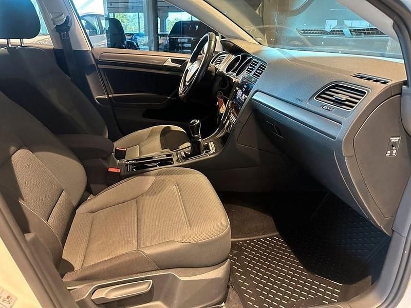 Begagnad VW Golf VII 116 HK (85 kW) 2017 Vit Kombi