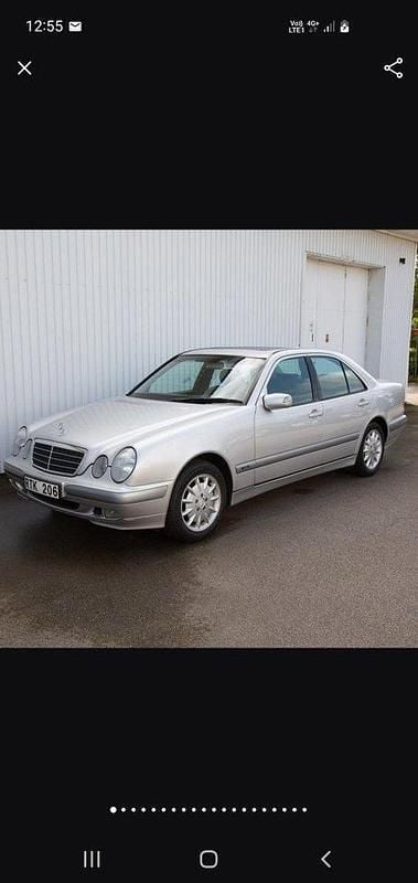 Silver Begagnad 2001 Mercedes E240 Sedan | 64 500 kr - Bild 1/4