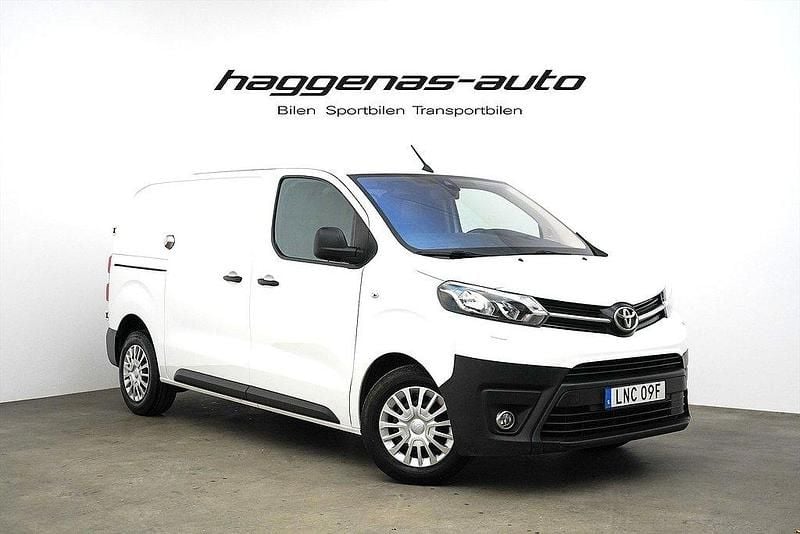 Vit Begagnad 2022 Toyota Proace Van | 269 000 kr (Superpris) - Bild 1/4