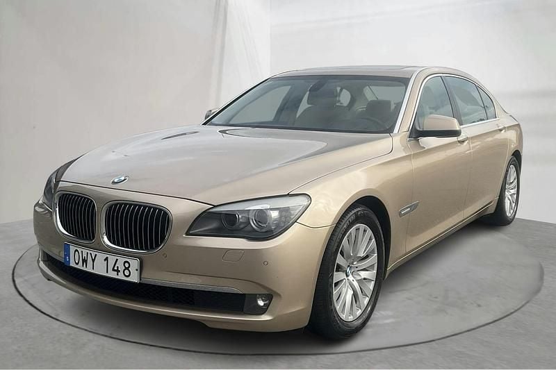 Ljusbrun Begagnad 2011 BMW 750 Sedan | 195 000 kr - Bild 1/4