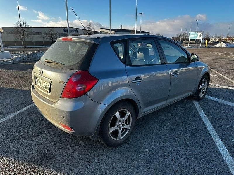 Begagnad Kia Ceed 90 HK (66 kW) 2008 Halvkombi
