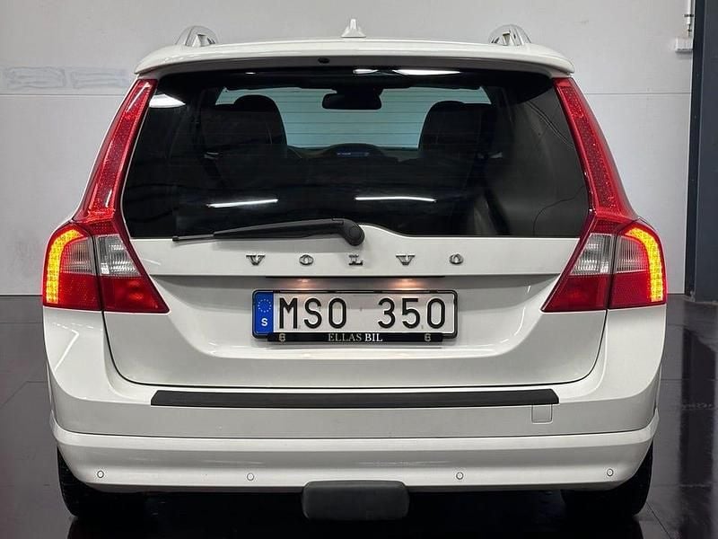 Begagnad Volvo V70 Summum 163 HK (119 kW) 2012 Vit Kombi