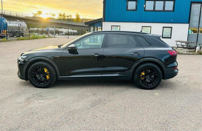 Begagnad Audi e-tron Proline 230 kW (313 HK) 2020 Svart SUV