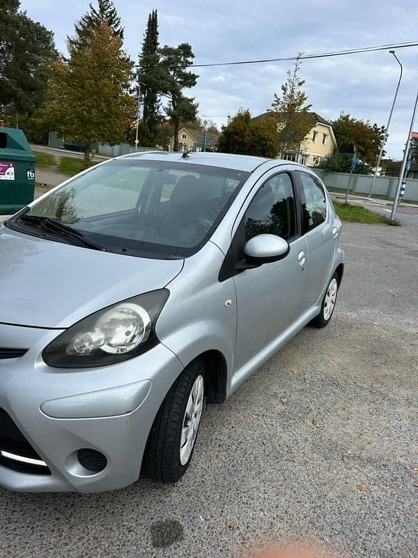 Begagnad 2013 Toyota Aygo Halvkombi | 29 000 kr (Bra pris) - Bild 1/1