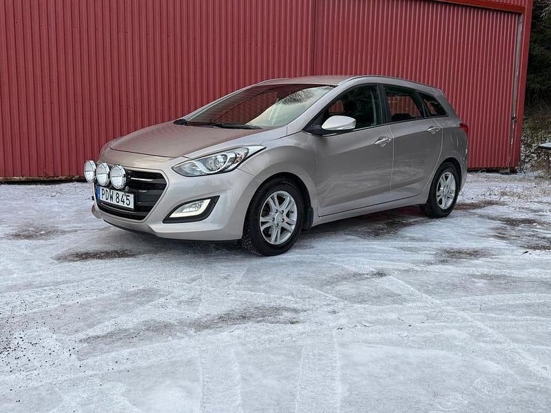 Ljusbrun Begagnad 2016 Hyundai i30 Comfort Kombi | 99 500 kr (Dyr) - Bild 1/4