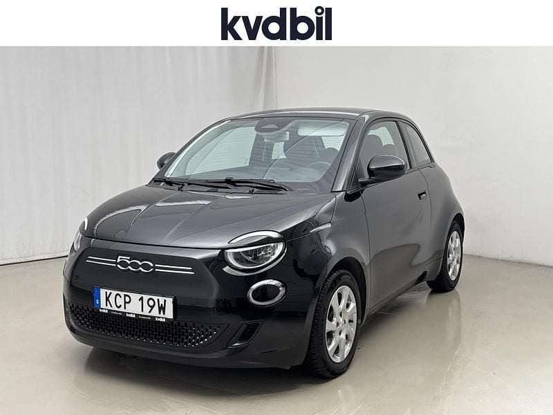 Svart Begagnad 2022 Fiat 500e Icon Halvkombi | 159 000 kr (Bra pris) - Bild 1/3