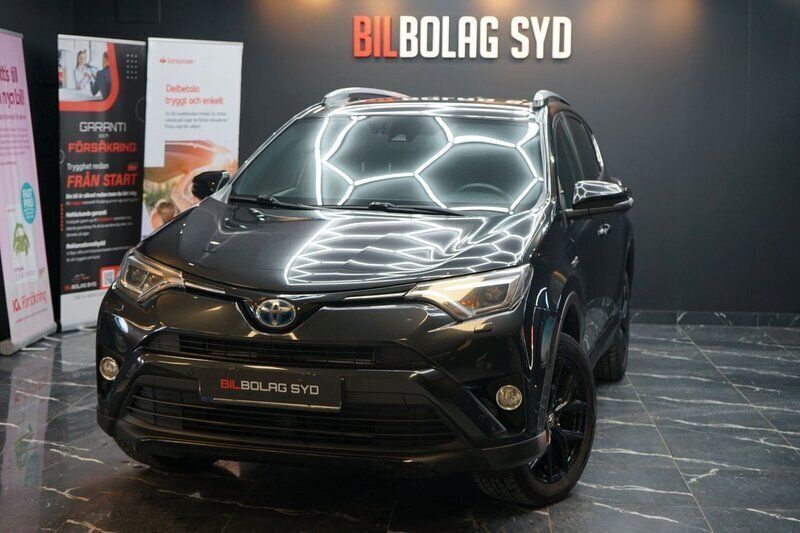 Svart Begagnad 2018 Toyota RAV4 Hybrid Edition SUV | 228 500 kr (Marknadspris) - Bild 1/4
