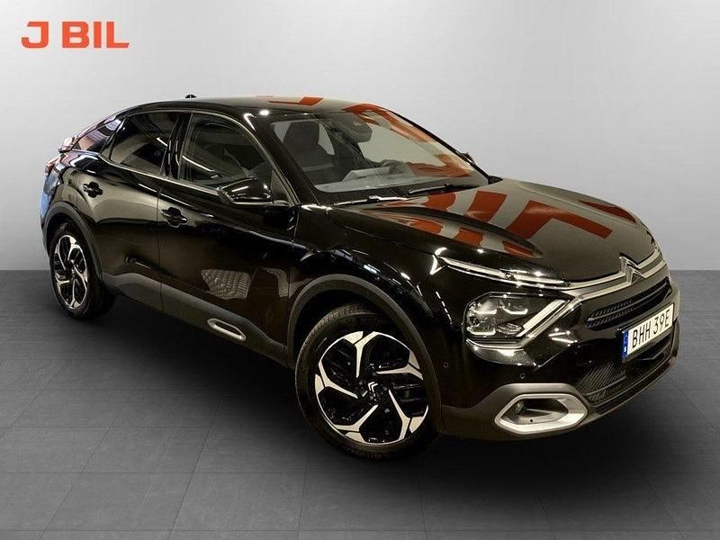 Svart Begagnad 2024 Citroën C4 Shine Halvkombi | 229 900 kr (Marknadspris) - Bild 1/4