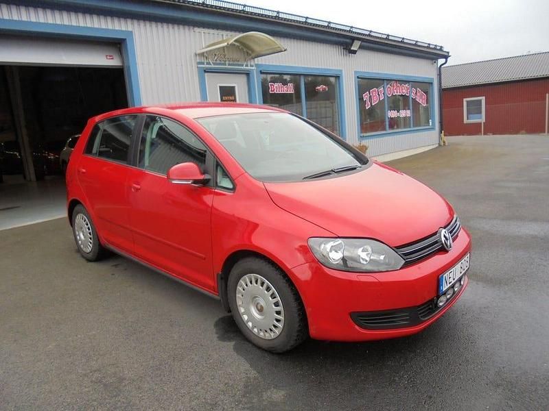 Röd Begagnad 2012 VW Golf VII Halvkombi | 80 000 kr (Marknadspris) - Bild 1/4