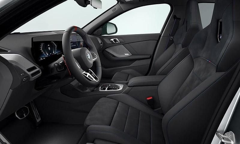 Ny BMW M135 Comfort Edition 2026 Grå Halvkombi