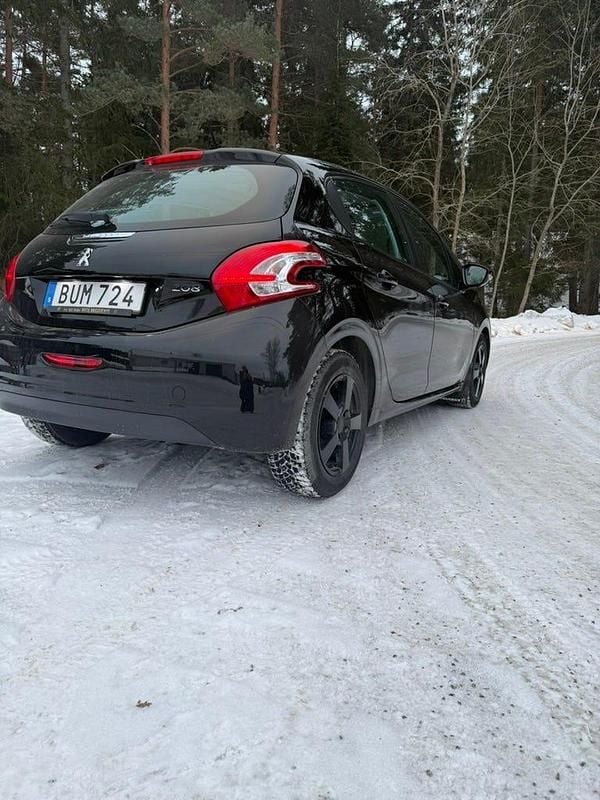 Begagnad Peugeot 208 82 HK (60 kW) 2014 Halvkombi