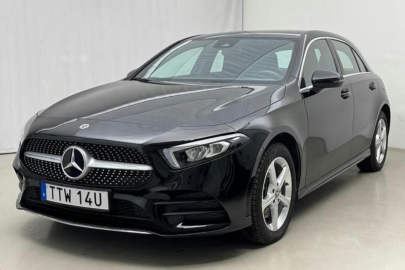 Svart Begagnad 2023 Mercedes A250 AMG line | 309 000 kr - Bild 1/4