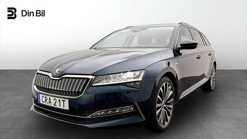 Blå Begagnad 2023 Skoda Superb LAURIN & KLEMENT Kombi | 379 900 kr (Lite dyr) - Bild 1/4