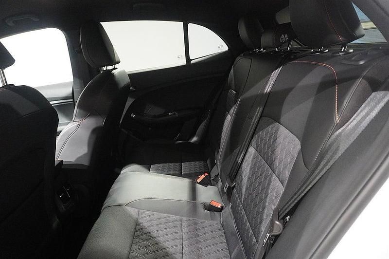 Begagnad MG MG3 102 HK (75 kW) 2024 Dover white Halvkombi