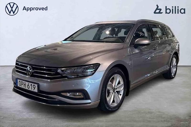 Silver Begagnad 2024 VW Passat Kombi | 339 000 kr - Bild 1/1