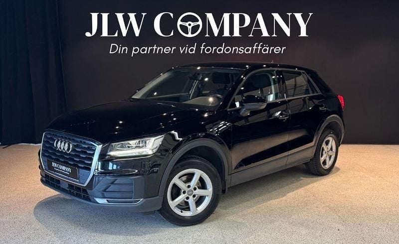 Svart Begagnad 2019 Audi Q2 Comfort SUV | 194 900 kr (Marknadspris) - Bild 1/4