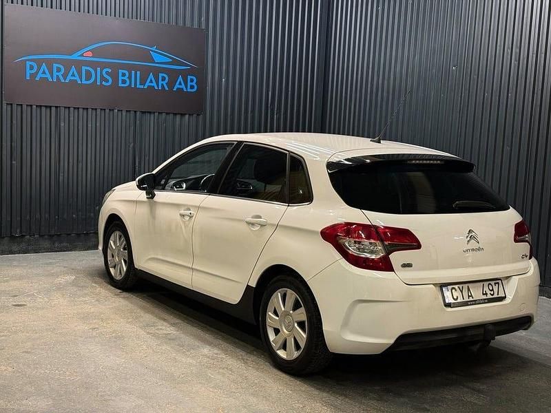 Begagnad Citroën C4 112 HK (82 kW) 2012 Vit Halvkombi