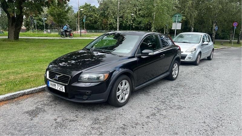 Svart Begagnad 2007 Volvo C30 Halvkombi | 24 000 kr (Marknadspris) - Bild 1/4