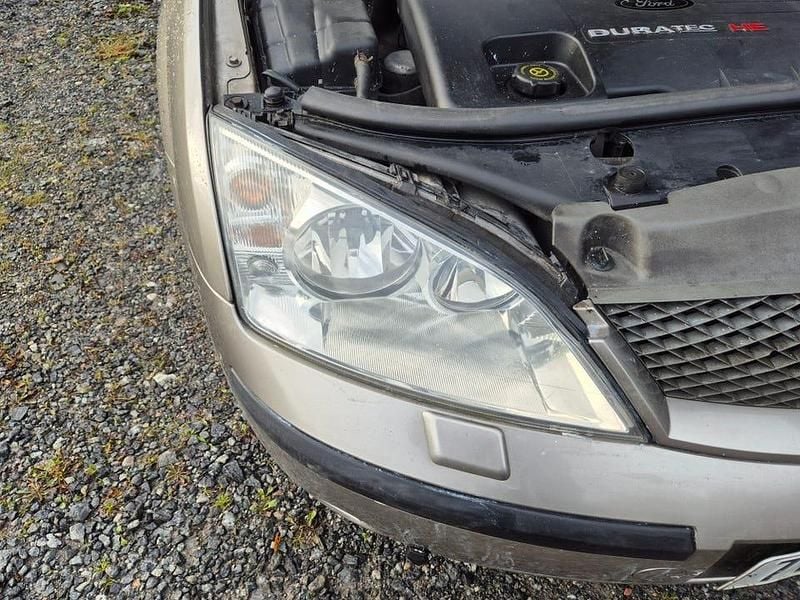 Begagnad Ford Mondeo 145 HK (106 kW) 2003