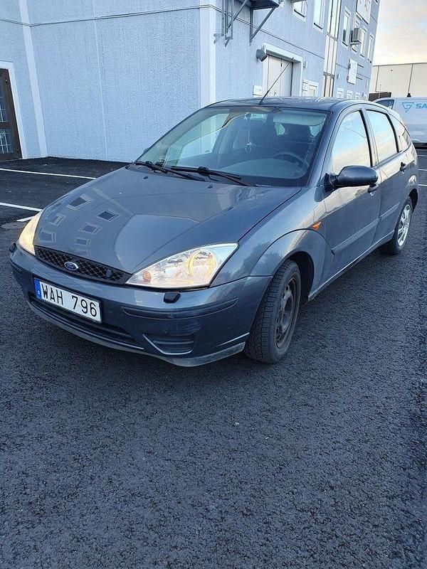 Begagnad 2004 Ford Focus Halvkombi | 14 000 kr - Bild 1/4