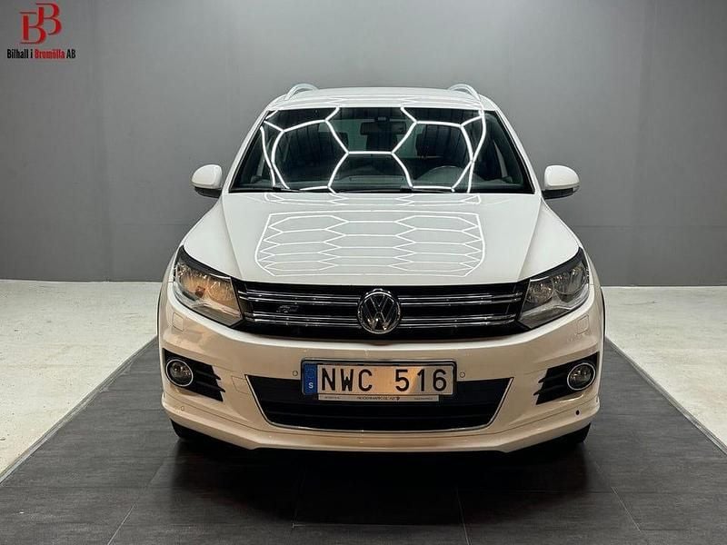 Vit Begagnad 2013 VW Tiguan SUV | 94 900 kr (Bra pris) - Bild 1/4