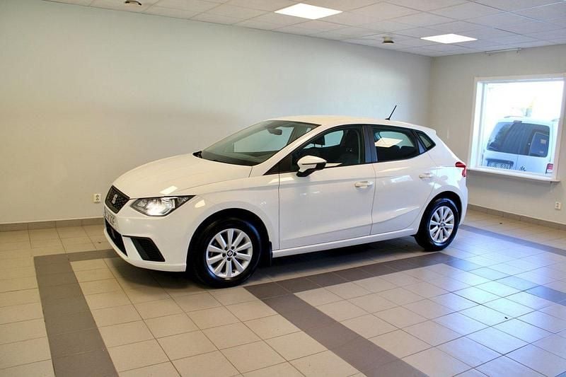 Vit Begagnad 2021 Seat Ibiza Style Halvkombi | 159 900 kr (Marknadspris) - Bild 1/4