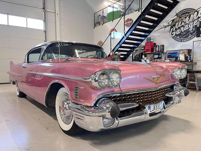 Rosa / grå Begagnad 1958 Cadillac Coupé DeVille Sportkupé | 369 000 kr - Bild 1/4